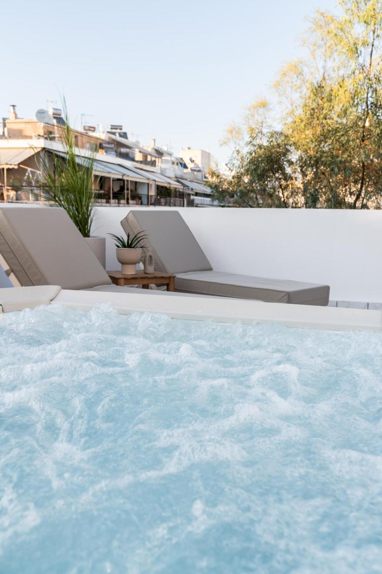 One-Bedroom Superior Apartment Plunge Pool