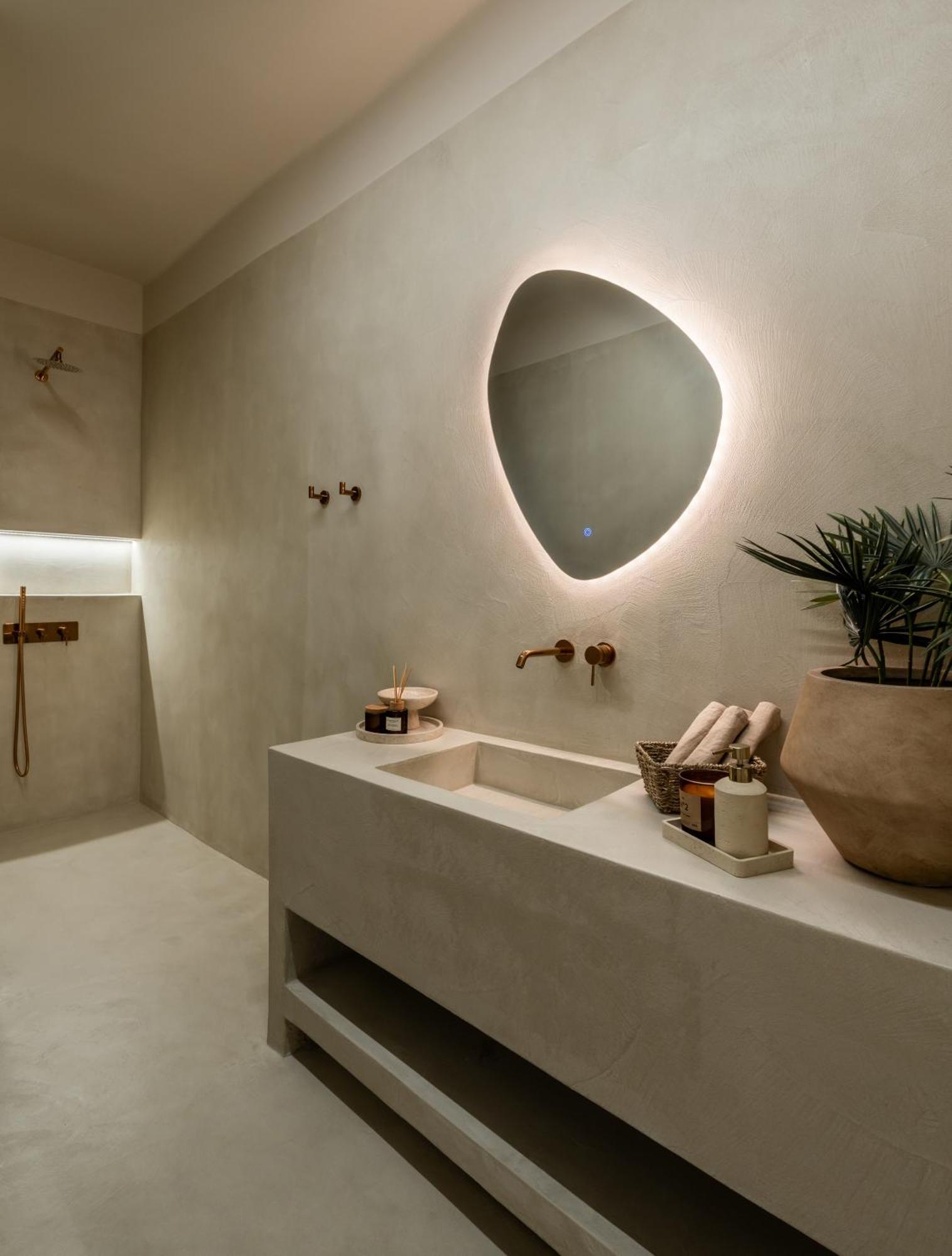 One-Bedroom Superior Apartment Plunge Pool